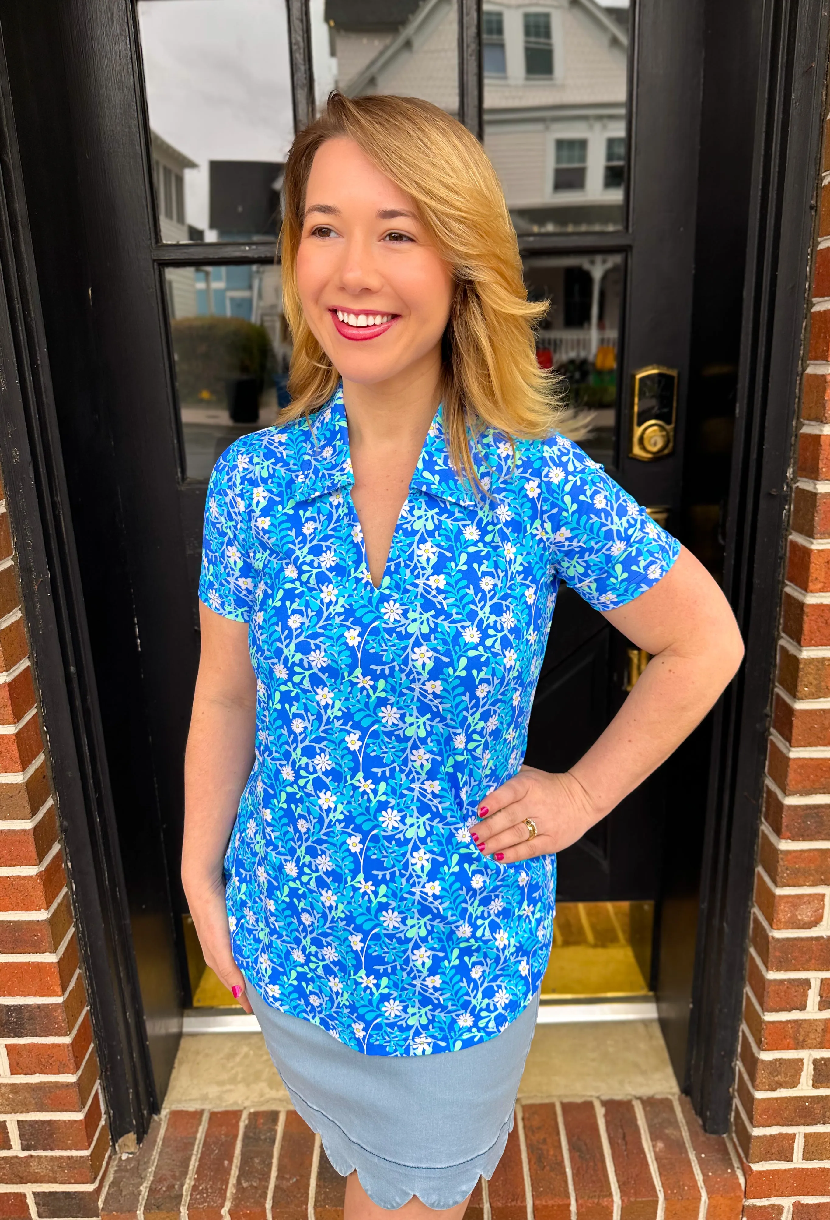 Lulu B Spring Daisy Short Sleeve Collar Top