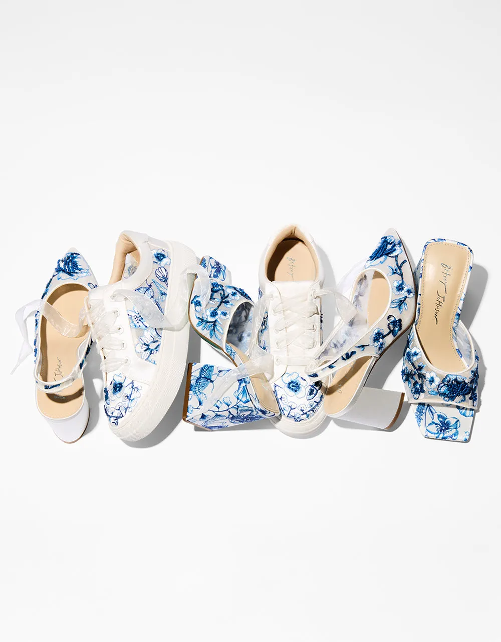 PAGE WHITE/BLUE FLORAL Betsey Johnson