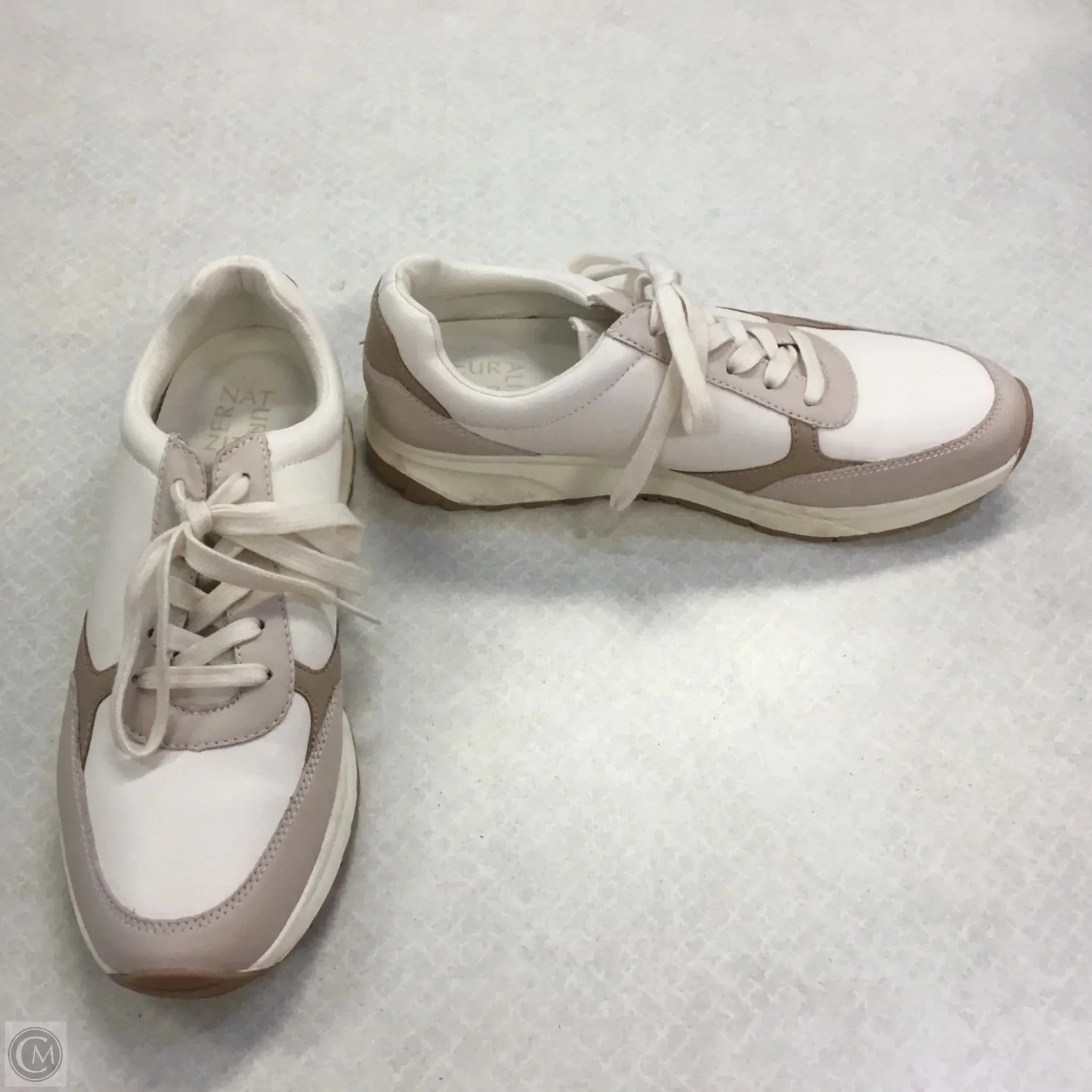 Shoes Athletic By Naturalizer In White, Size: 9.5