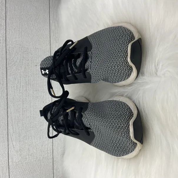 Shoes Athletic By Under Armour In Black & Grey, Size: 9.5